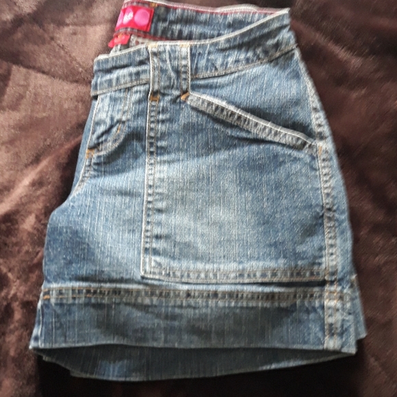 Shorts - Picture 4 of 4